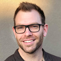 Headshot of a male dietitian who takes online consultations